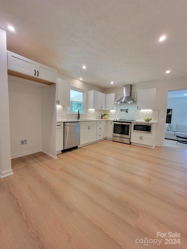 151 Atwood Dr, Hendersonville, NC 28792 - photo 7