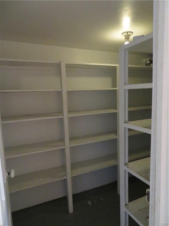 Walk in pantry.