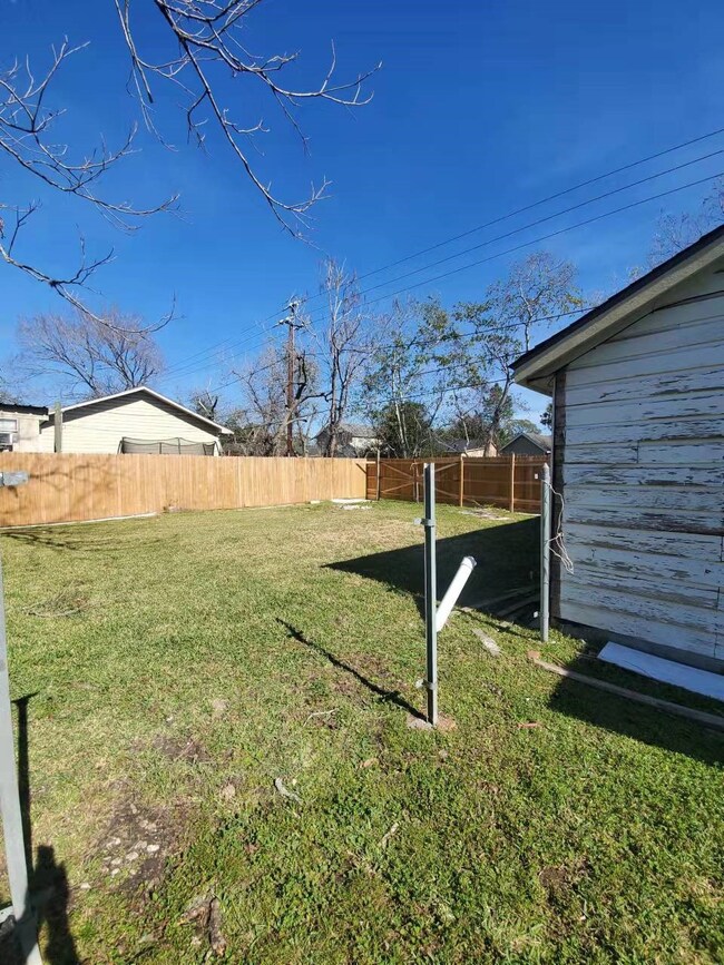 2309 Avenue M, Rosenberg, TX 77471 - photo 3