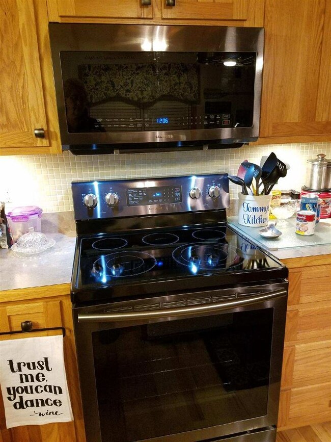 New microwave and range-1/18