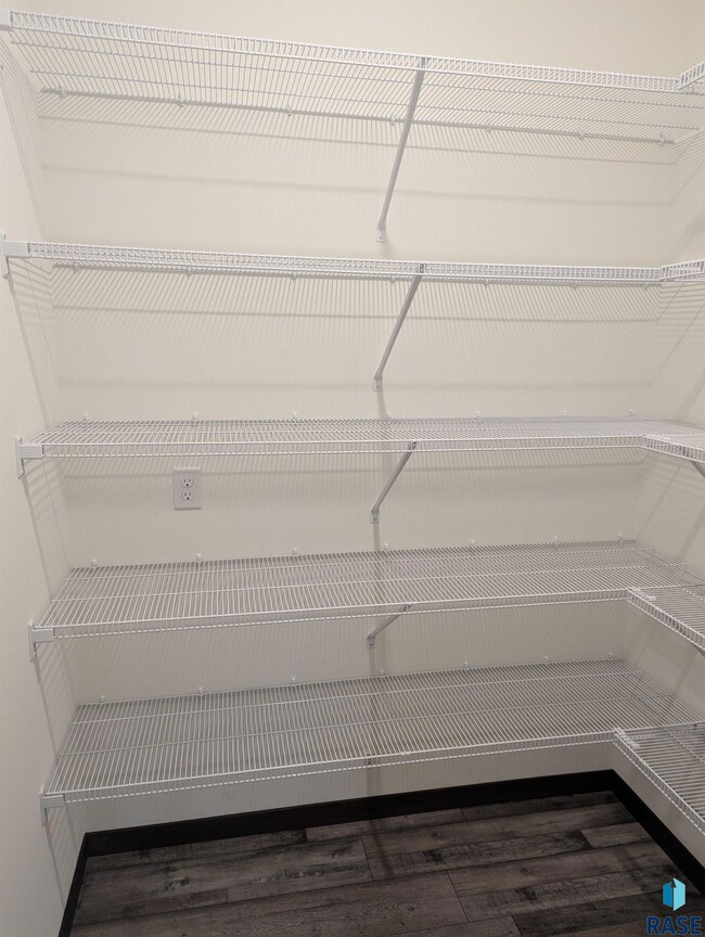 7504 W Flowerfields Place, Sioux Falls, SD 57106 - photo 6