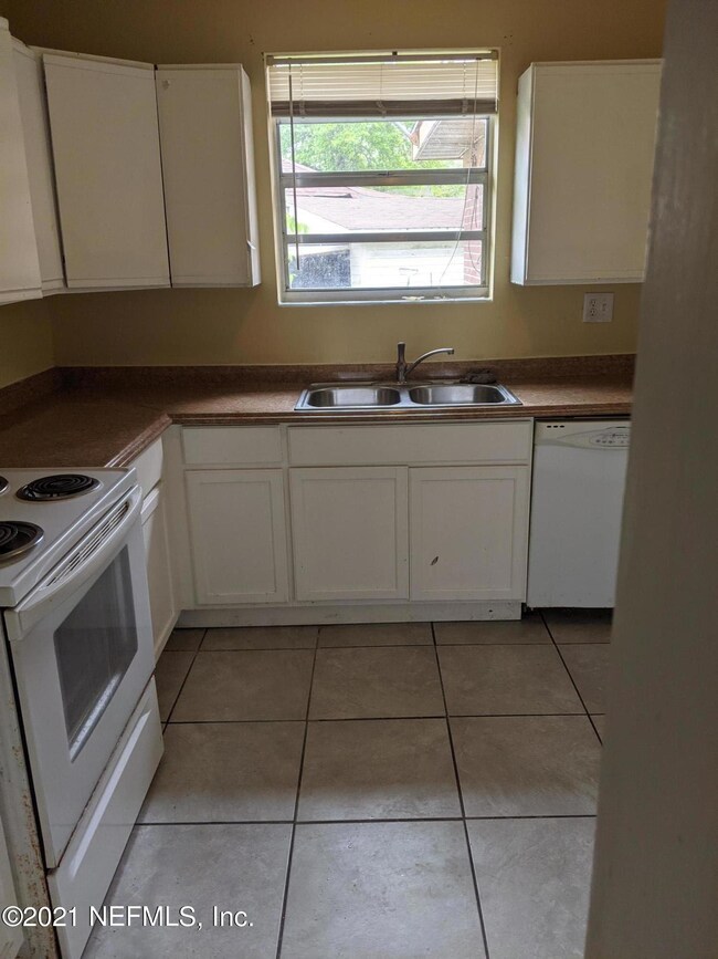 5369 Quan Dr, Jacksonville, FL 32205 - photo 3