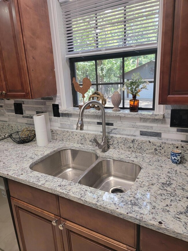 1244 King Dr, Bedford, TX 76022 - photo 7