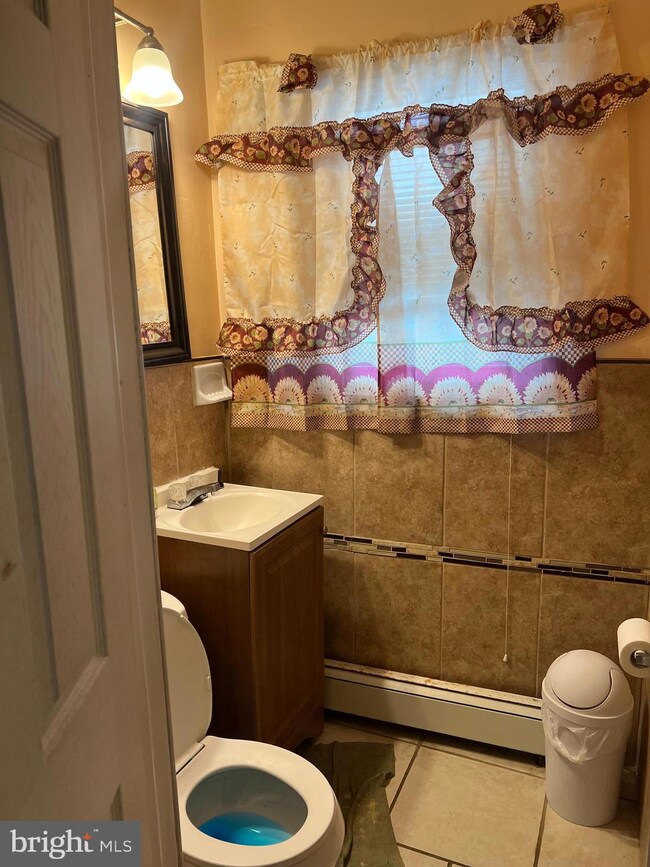 208 Walnut St, Darby, PA 19023 - photo 5