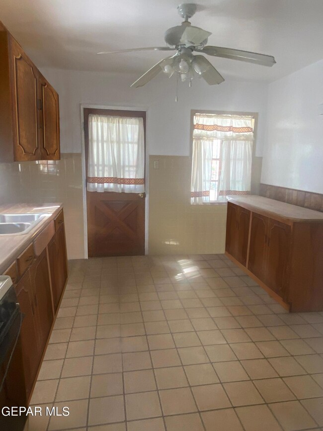 7705 Mazatlan Dr, El Paso, TX 79915 - photo 4