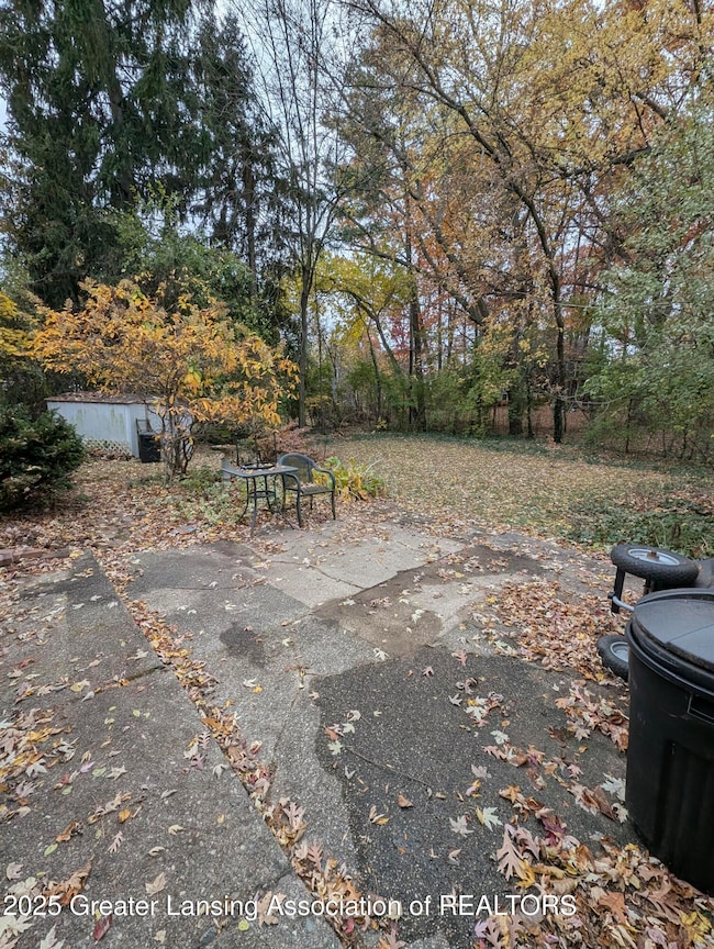 1609 Gilcrest Ave, East Lansing, MI 48823 - photo 5