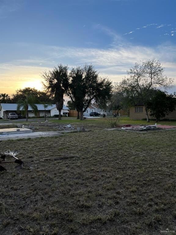 614 S Missouri Ave, Weslaco, TX 78596 - photo 5