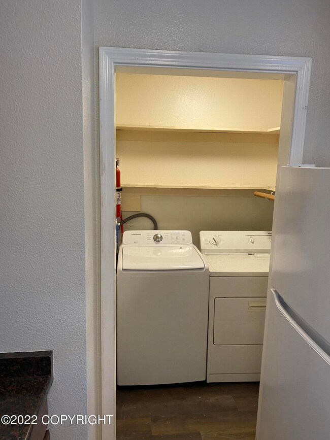 1420 Carolyn Cir unit D, Anchorage, AK 99504 - photo 4