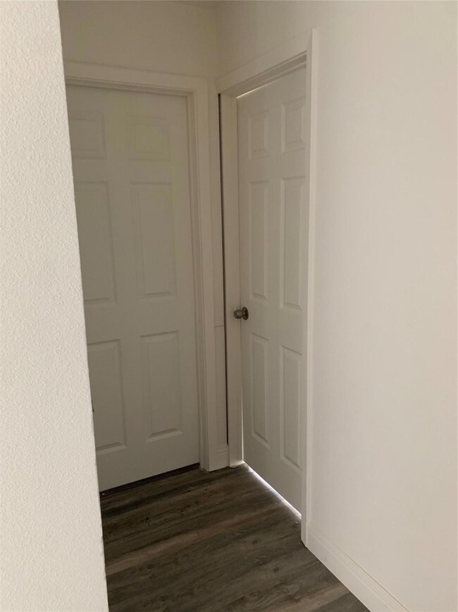 1038 SW 3rd St, Grand Prairie, TX 75051 - photo 6