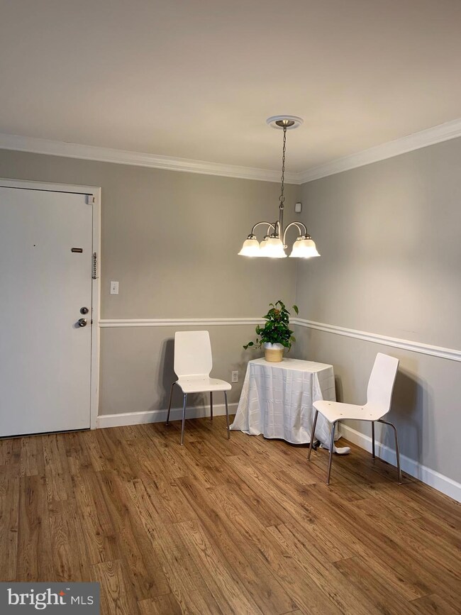 8353 Dunham Ct unit 647, West Springfield, VA 22152 - photo 2