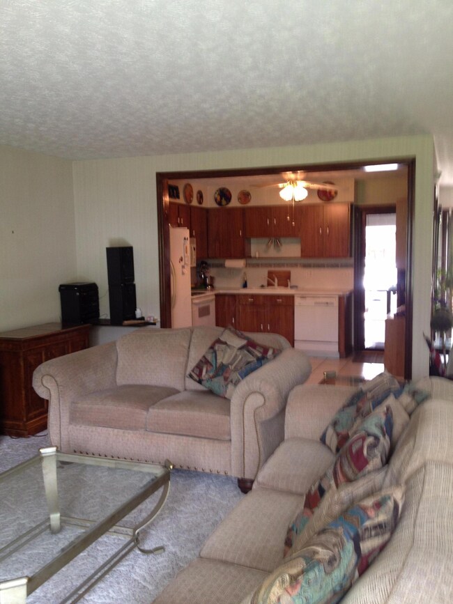 Livingroom ranch side