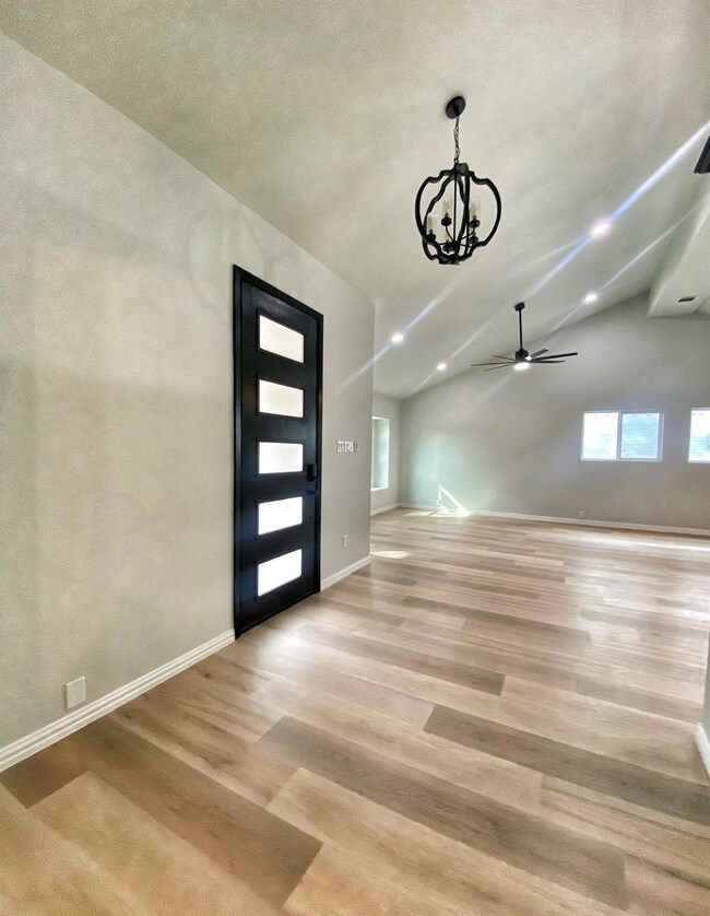 5700 Conejos Dr, Granbury, TX 76049 - photo 3