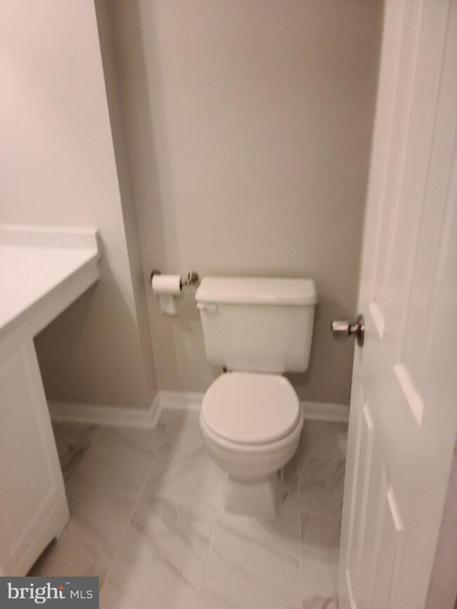 10422 Parthenon Ct, Bethesda, MD 20817 - photo 6