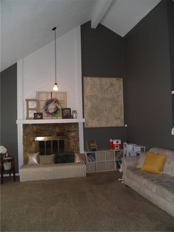 Vaulted Ceiling!