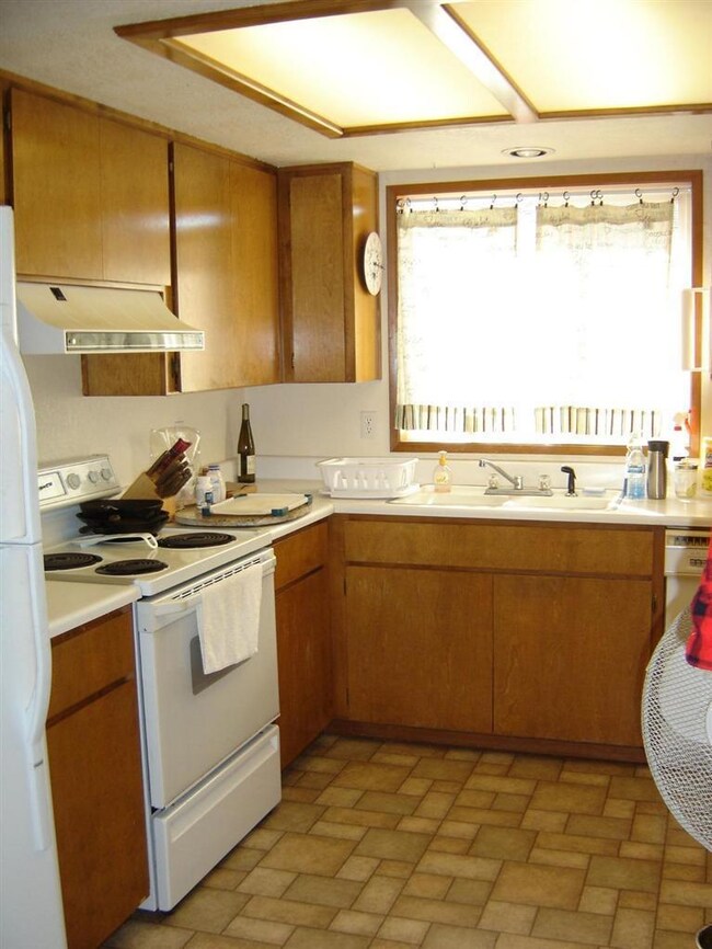 1187 Glengrove Ave, Central Point, OR 97502 - photo 6