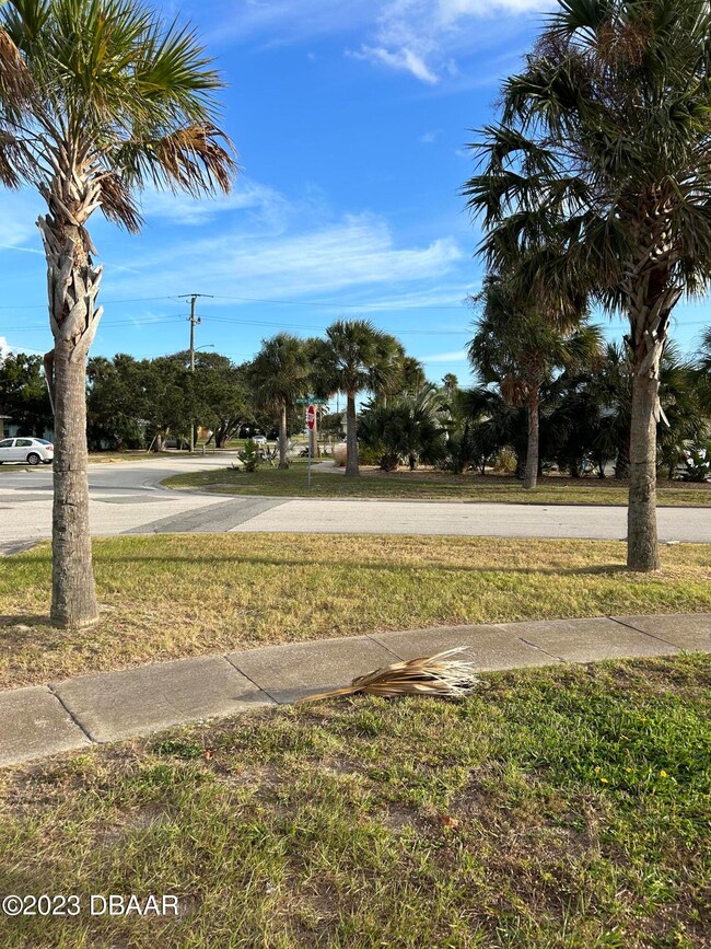 4 Cypress Cir unit A, Ormond Beach, FL 32176 - photo 2
