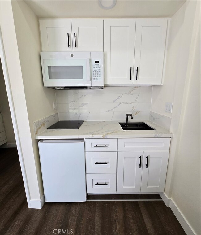 1235 W Sycamore Ave unit B, Orange, CA 92868 - photo 4