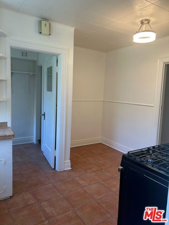 941 S Lucerne Blvd, Los Angeles, CA 90019 - photo 7