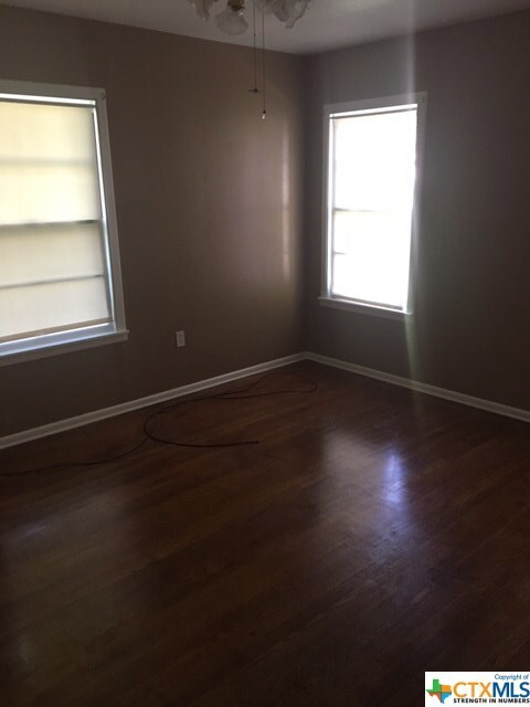 727 E Humphreys St, Seguin, TX 78155 - photo 7