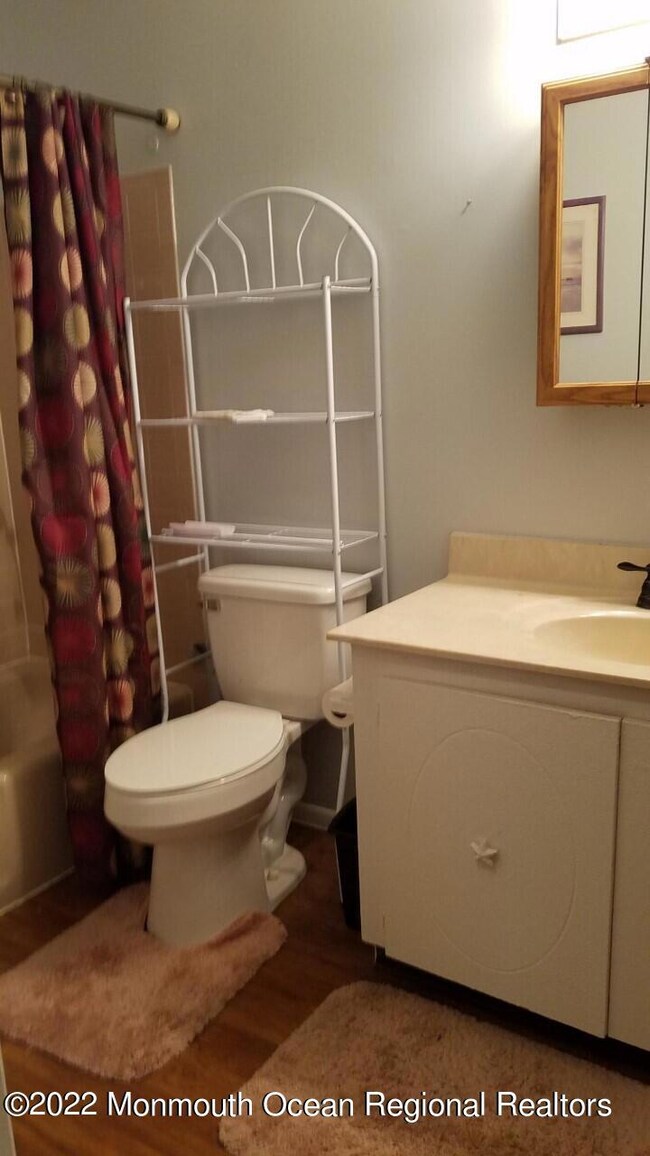 26-A Molly Pitcher - Bathroom