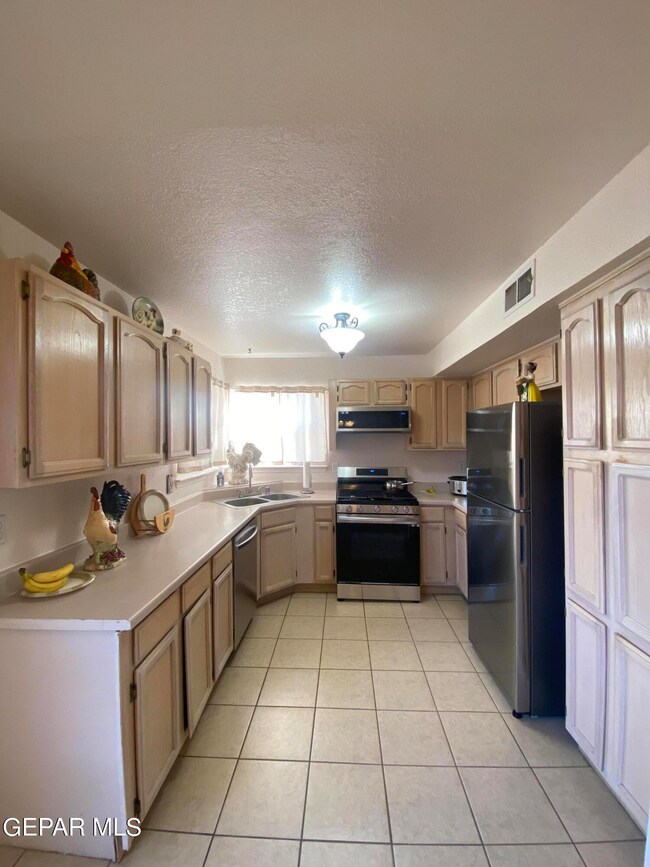 116 Lago Lindo Dr, Horizon City, TX 79928 - photo 7