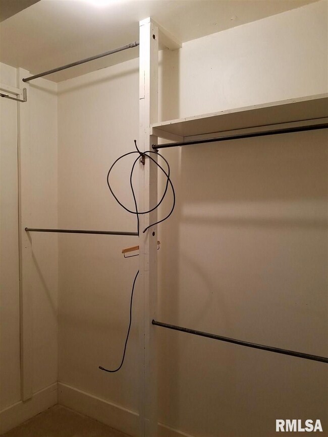 1109 W Locust St, Davenport, IA 52804 - photo 7