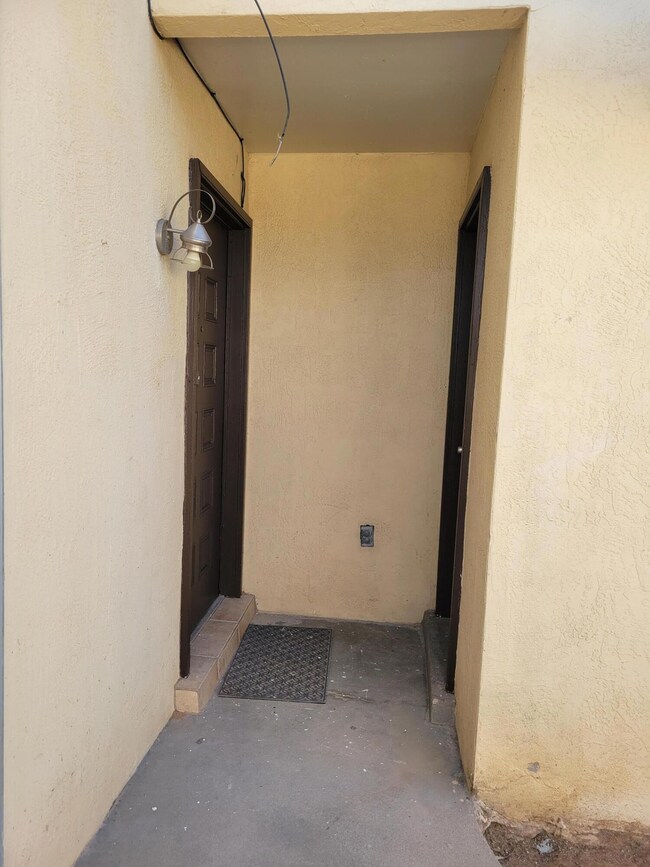 10401 Ashwood Dr unit AB, El Paso, TX 79935 - photo 4