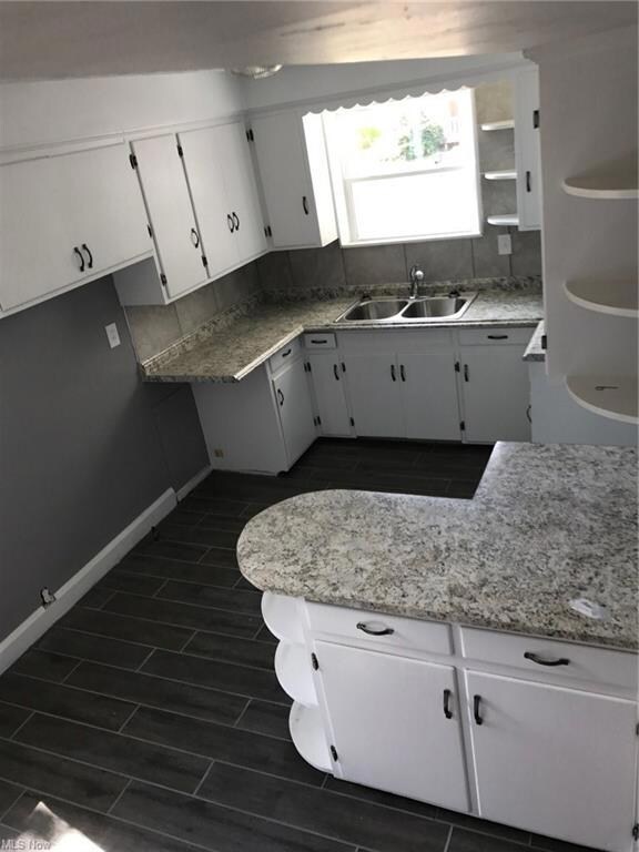 Beautiful kitchen with new ceramic floors and tren