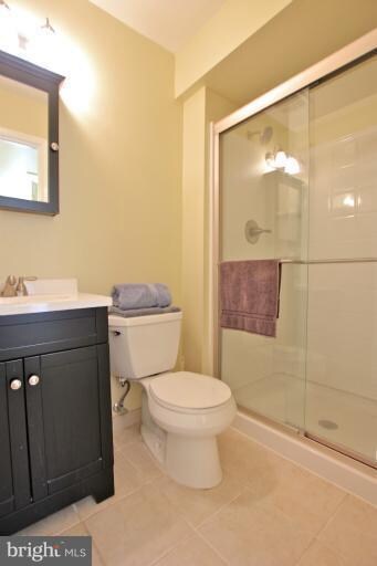 2931 Waterford Ct, Vienna, VA 22181 - photo 2