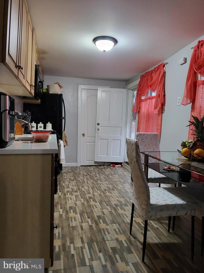 541 S 10th St, Reading, PA 19602 - photo 5