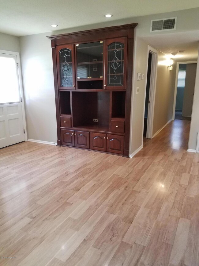 7711 Rochelle Rd, Louisville, KY 40228 - photo 3