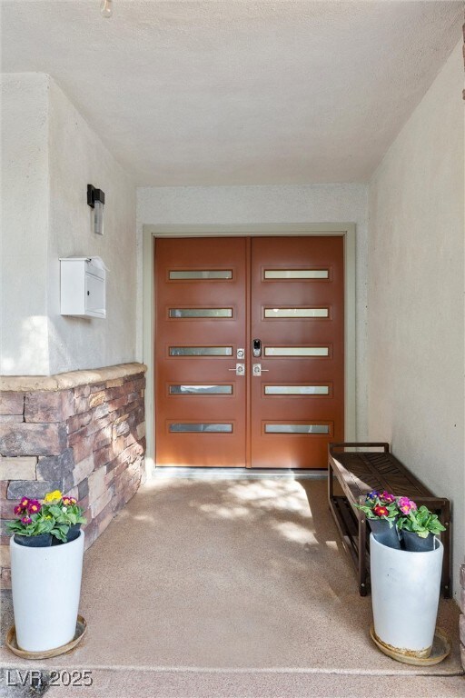 Large entry area and brand new entry door