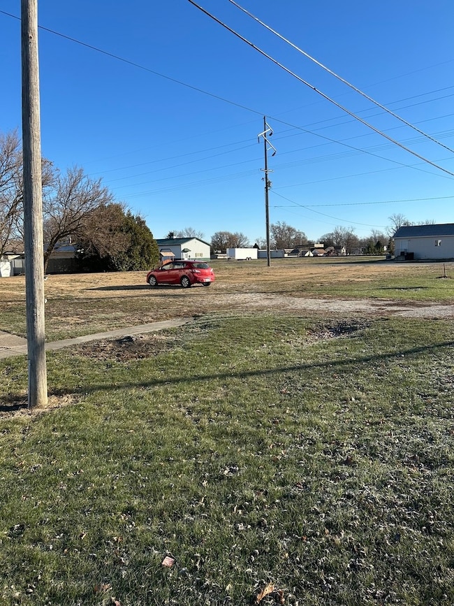 175 E 3rd Ave, Clifton, IL 60927 - photo 2