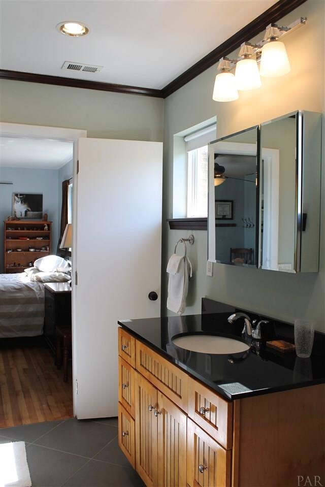 2421 Franciscan Dr, Pensacola, FL 32526 - photo 5