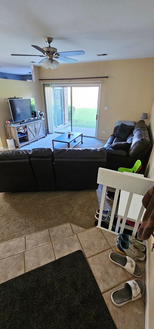 1517 Commodore Ct unit 5, Schaumburg, IL 60193 - photo 3