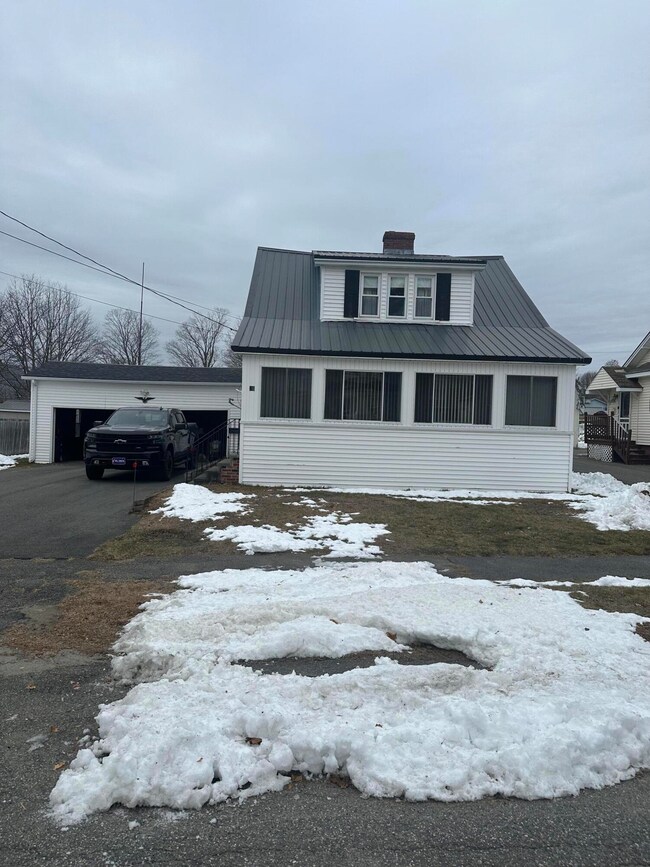 20 Pine St, East Millinocket, ME 04430 - photo 2