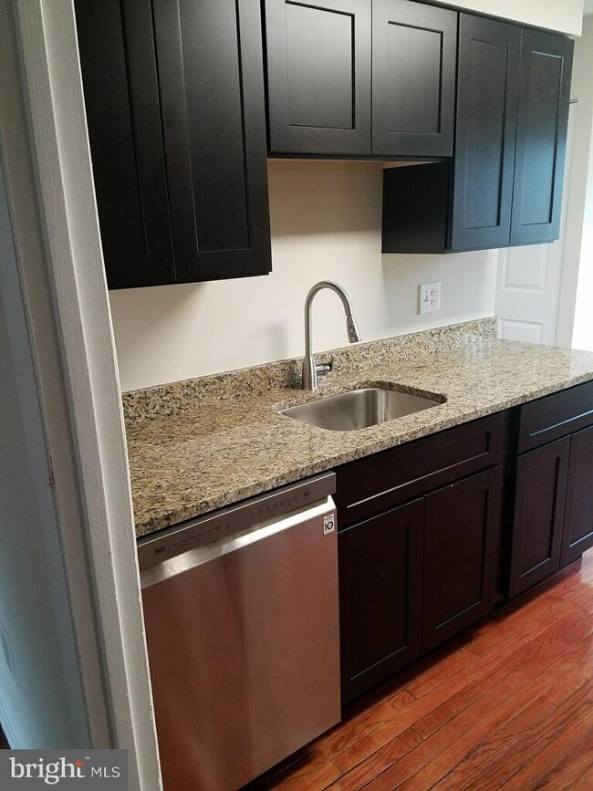 7019 Cipriano Woods Ct, Lanham, MD 20706 - photo 5