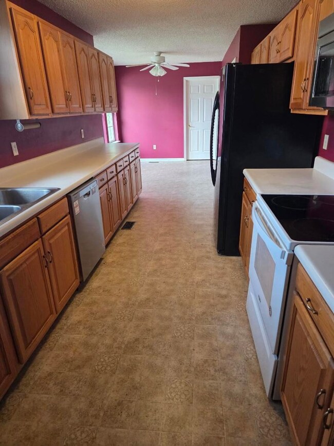 717 E 44th St, Tifton, TN - photo 6