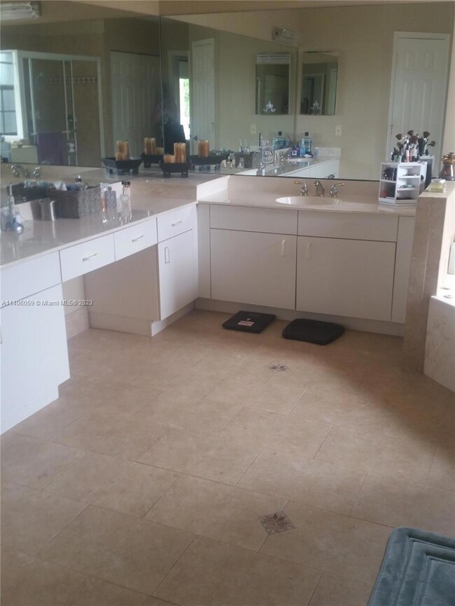 6802 NW 111th Ave, Doral, FL 33178 - photo 5