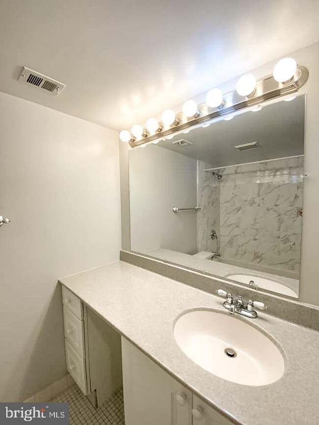 3111 Buccaneer Ct unit 1, Fairfax, VA 22031 - photo 3