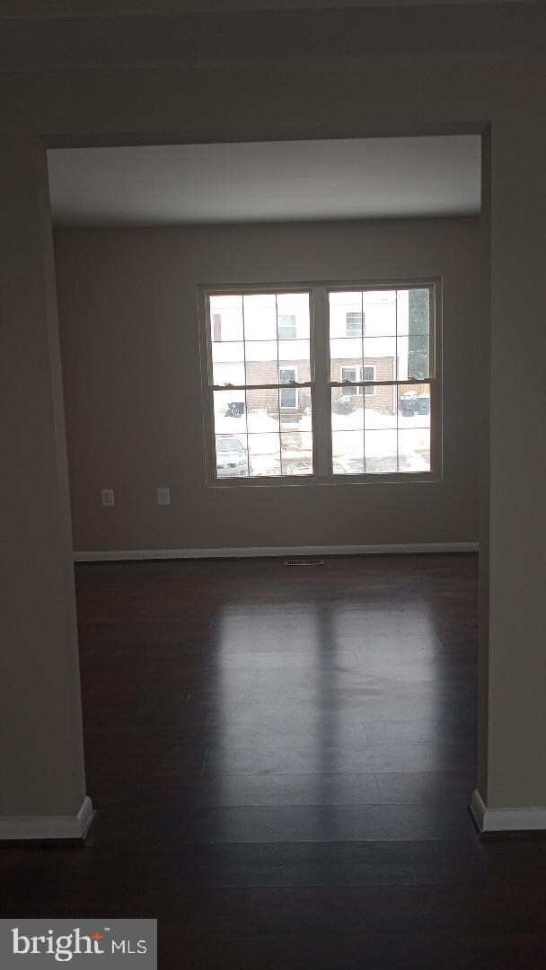 913 Nadine Ct, Hyattsville, MD 20785 - photo 4