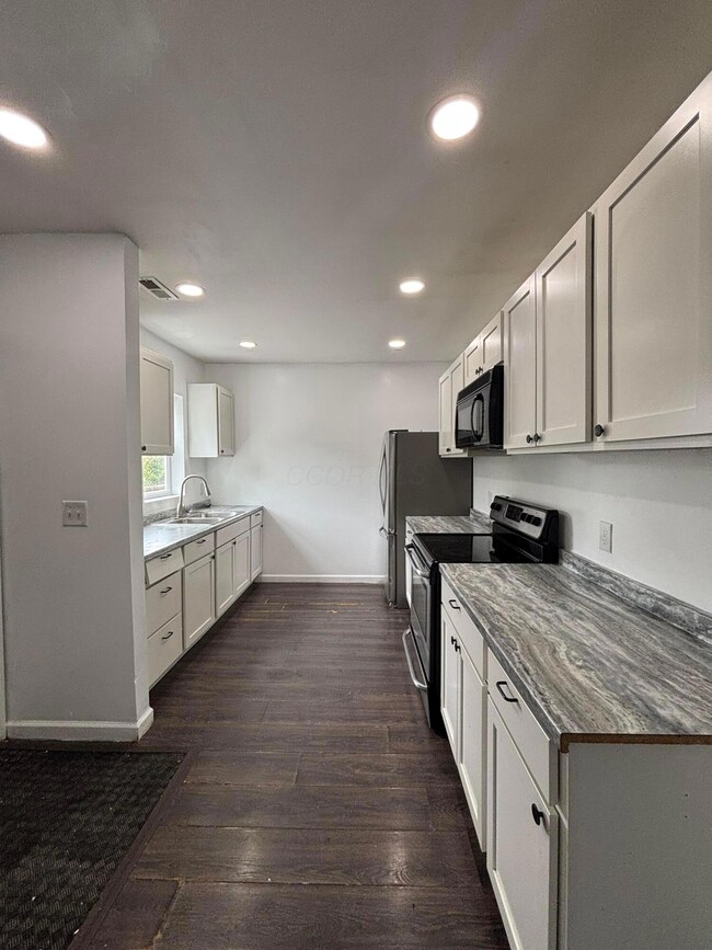 836 S Hamilton Rd, Columbus, OH 43213 - photo 4