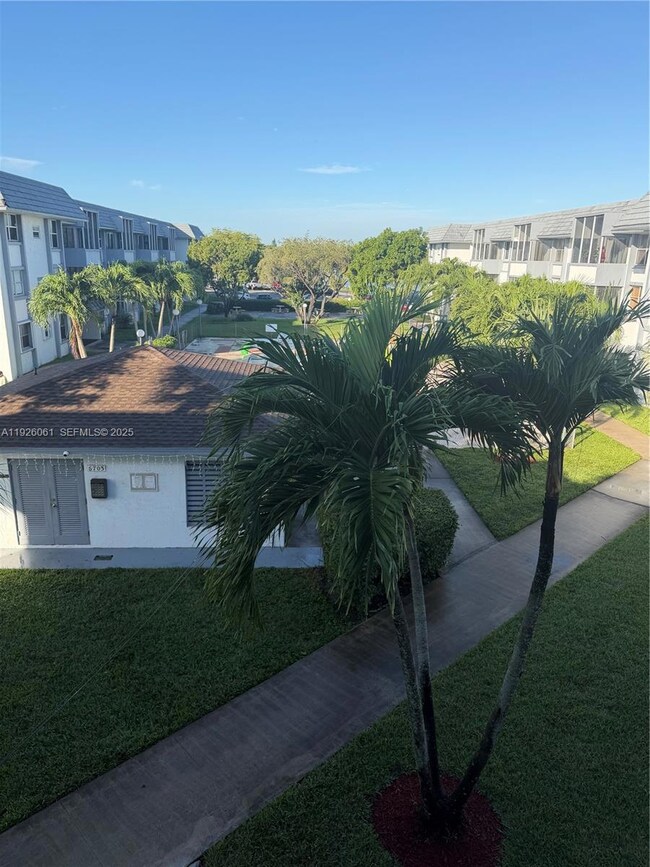 6701 NW 169th St unit B301, Hialeah, FL 33015 - photo 5