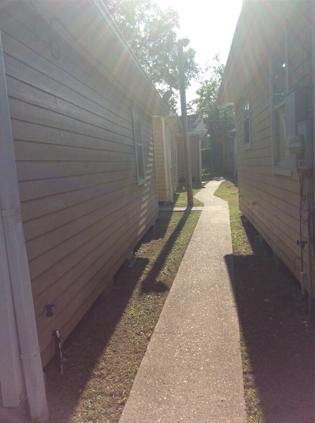 302 Mulcahy St unit 1, Rosenberg, TX 77471 - photo 2