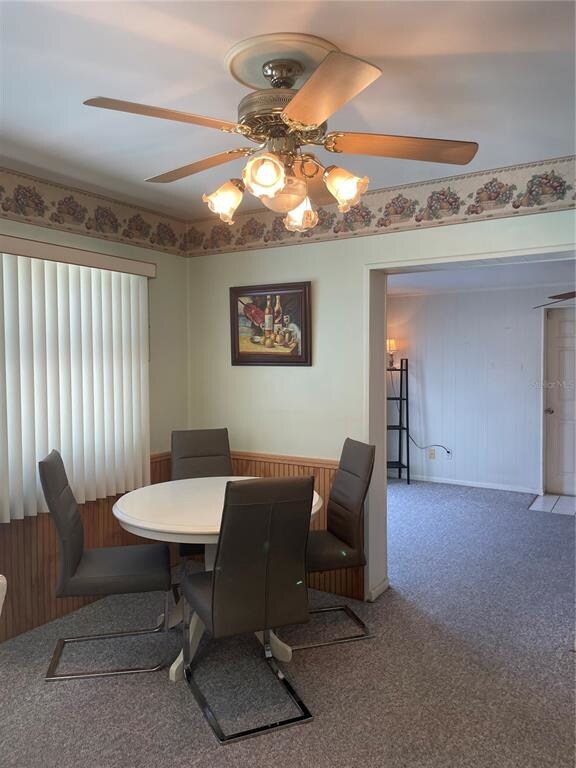 Eat in area with plenty of room for large gatherin