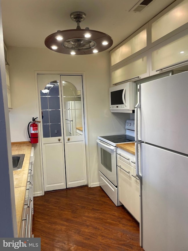 2612B Auburn Ct, Mount Laurel, NJ 08054 - photo 5