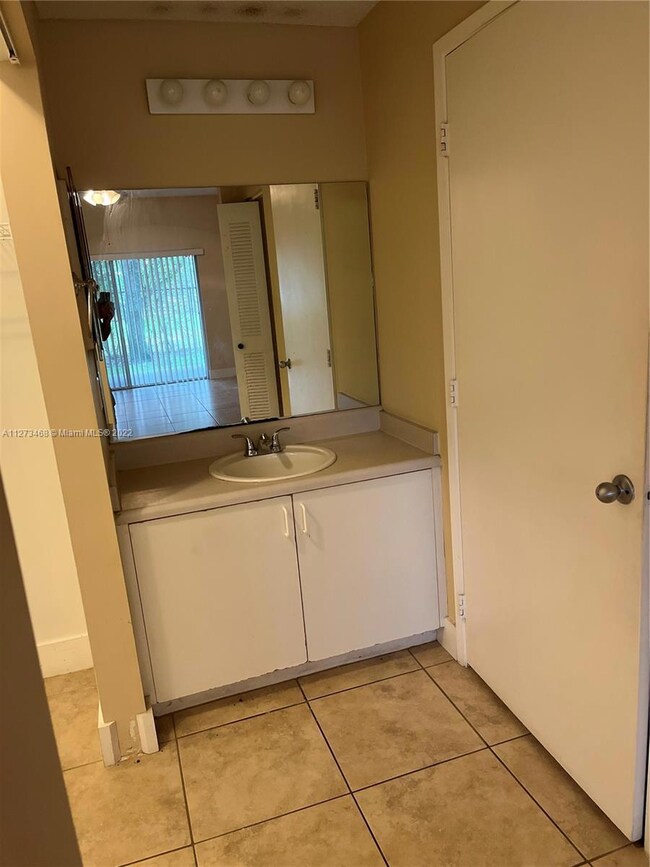 6968 SW 39th St unit F101, Davie, FL 33314 - photo 5