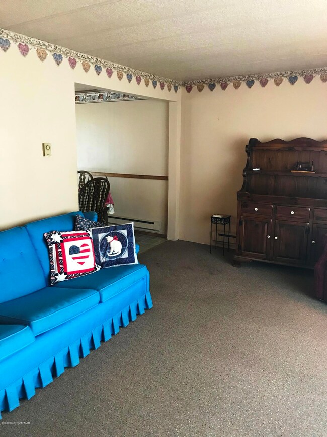 196 Lobach Ln, Kunkletown, PA 18058 - photo 3