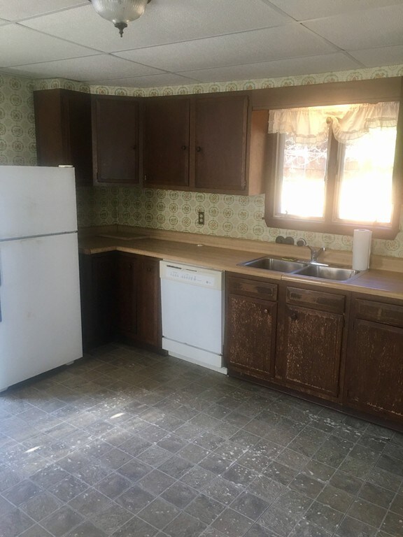 289 Sterling St, Clinton, MA 01510 - photo 4