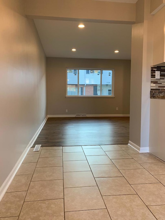 1364 Monomoy St unit D, Aurora, IL 60506 - photo 2